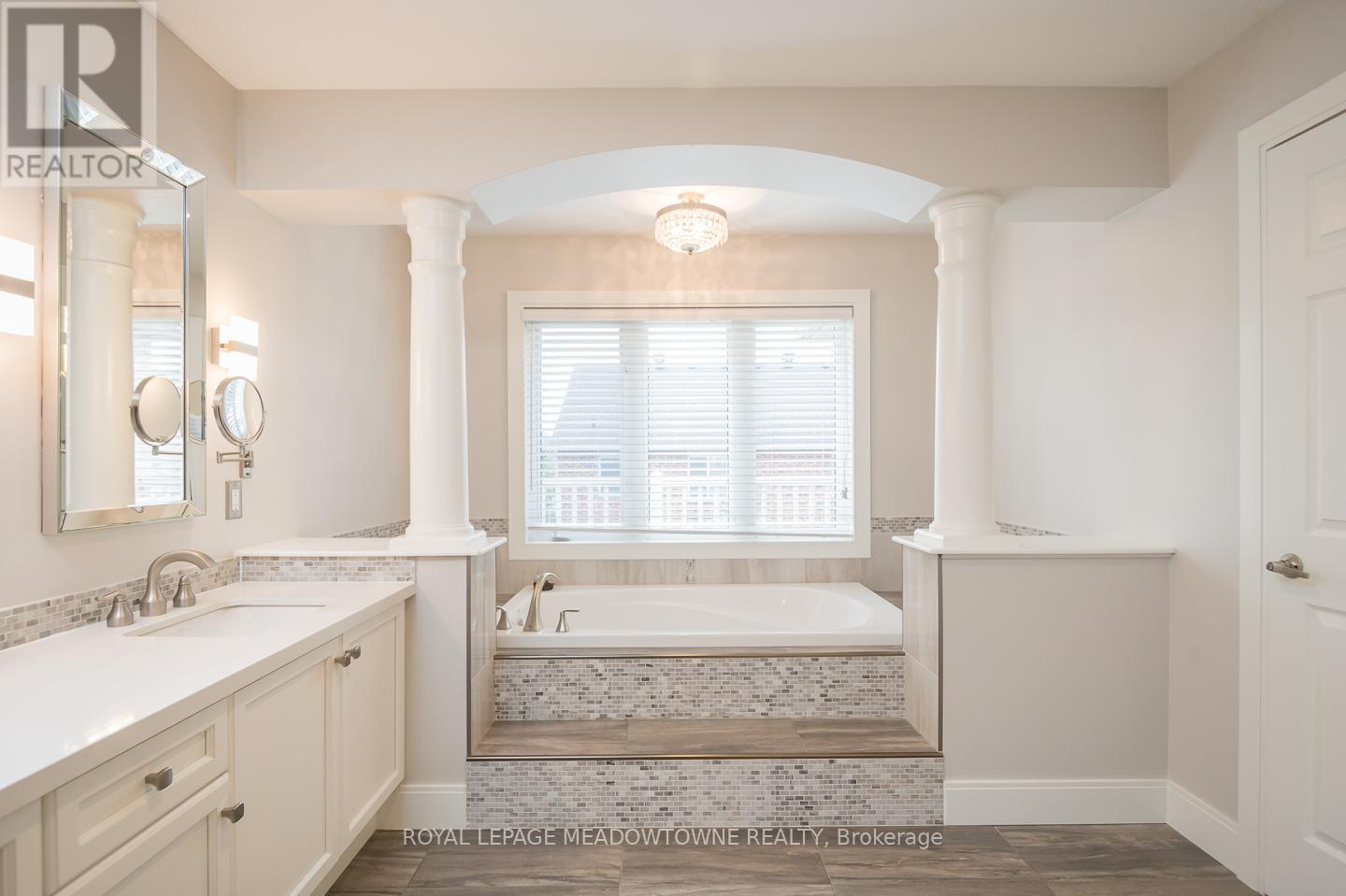 












720 LINGEN CRESCENT

,
Milton,




Ontario
L9T0E5

