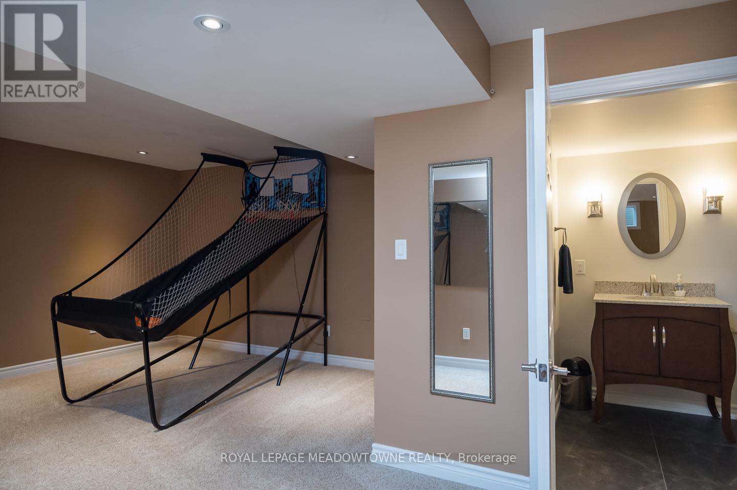 












720 LINGEN CRESCENT

,
Milton,




Ontario
L9T0E5

