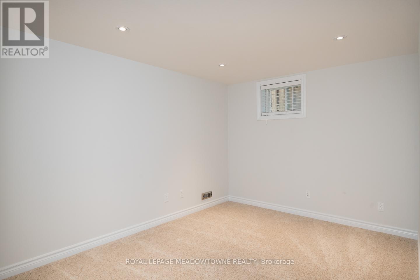 












720 LINGEN CRESCENT

,
Milton,




Ontario
L9T0E5

