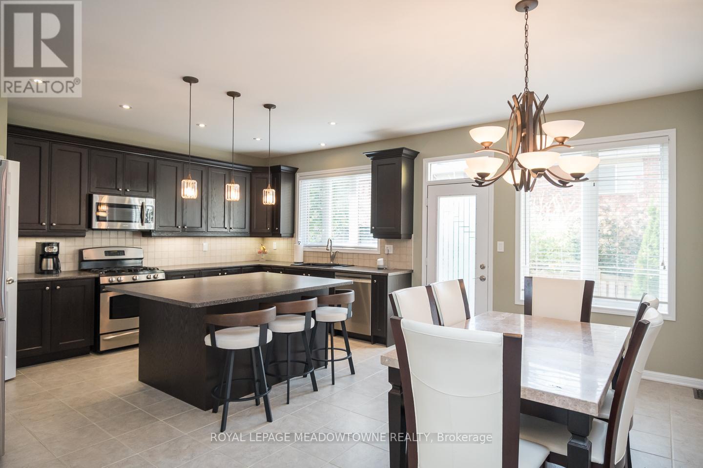 












720 LINGEN CRESCENT

,
Milton,




Ontario
L9T0E5

