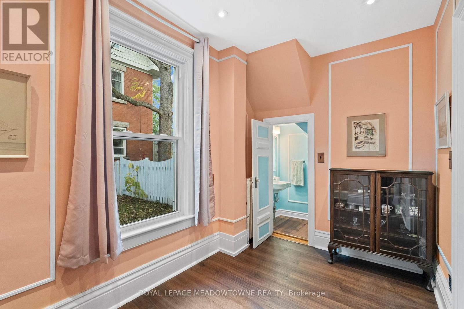 












229 QUEEN STREET

,
Milton,




Ontario
L9T1K3

