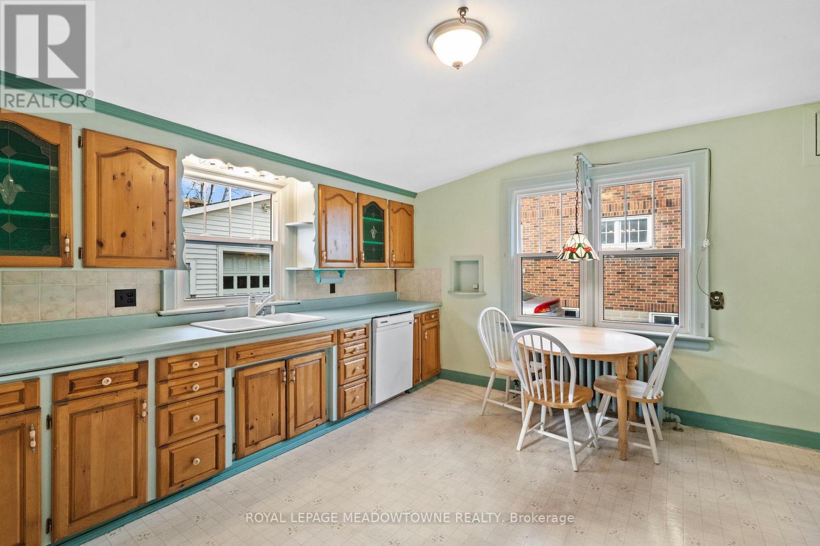 












229 QUEEN STREET

,
Milton,




Ontario
L9T1K3

