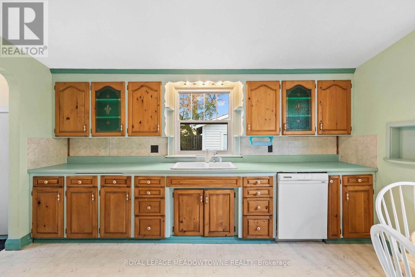 












229 QUEEN STREET

,
Milton,




Ontario
L9T1K3

