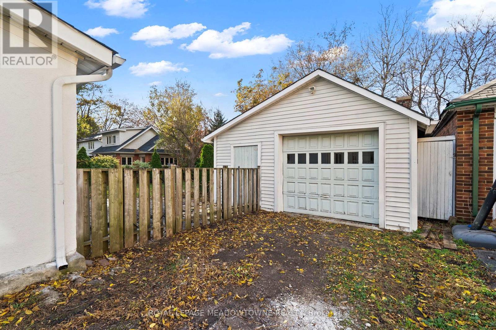 












229 QUEEN STREET

,
Milton,




Ontario
L9T1K3

