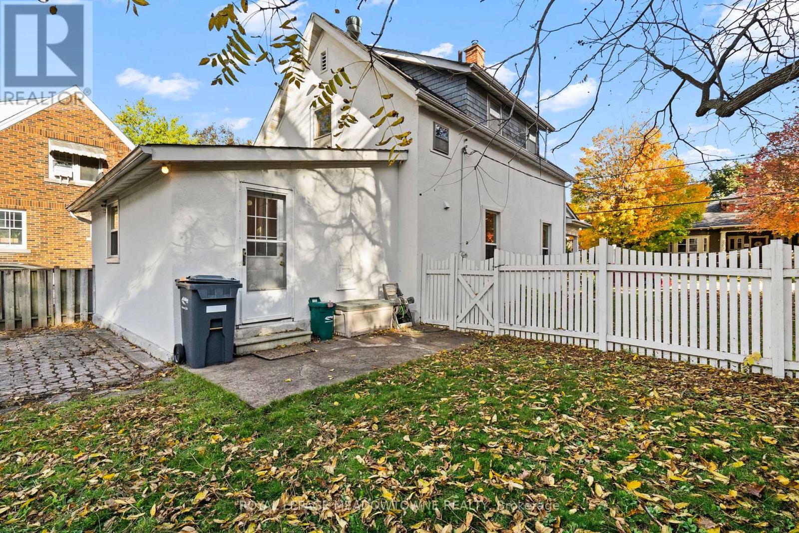 












229 QUEEN STREET

,
Milton,




Ontario
L9T1K3

