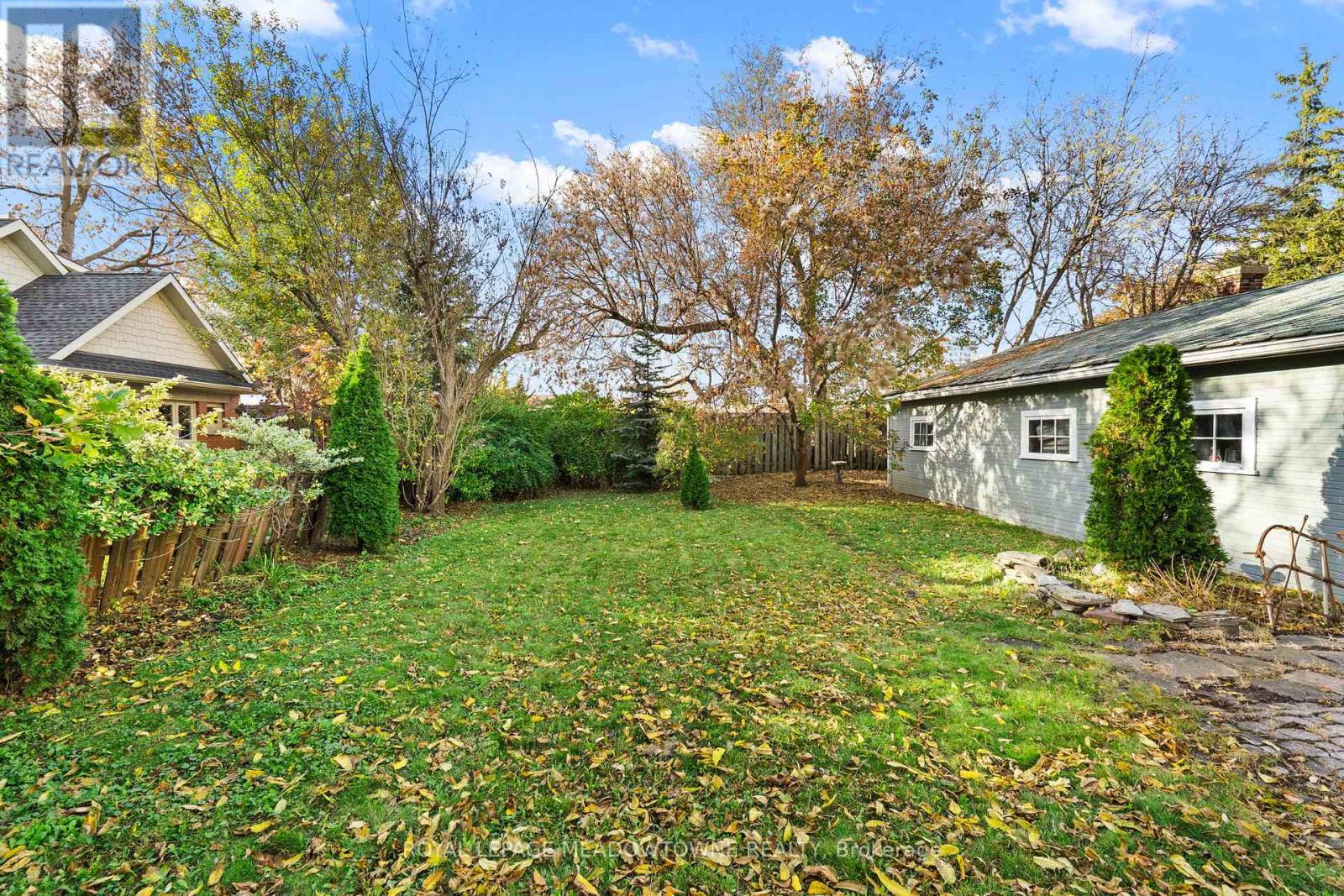 












229 QUEEN STREET

,
Milton,




Ontario
L9T1K3

