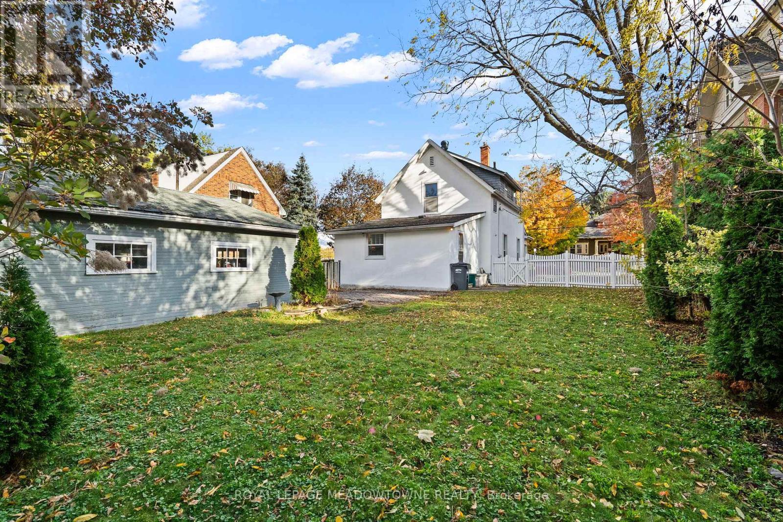 












229 QUEEN STREET

,
Milton,




Ontario
L9T1K3

