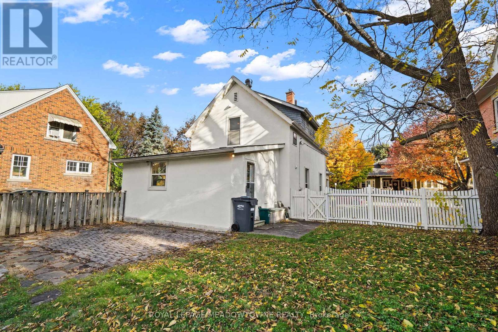 












229 QUEEN STREET

,
Milton,




Ontario
L9T1K3

