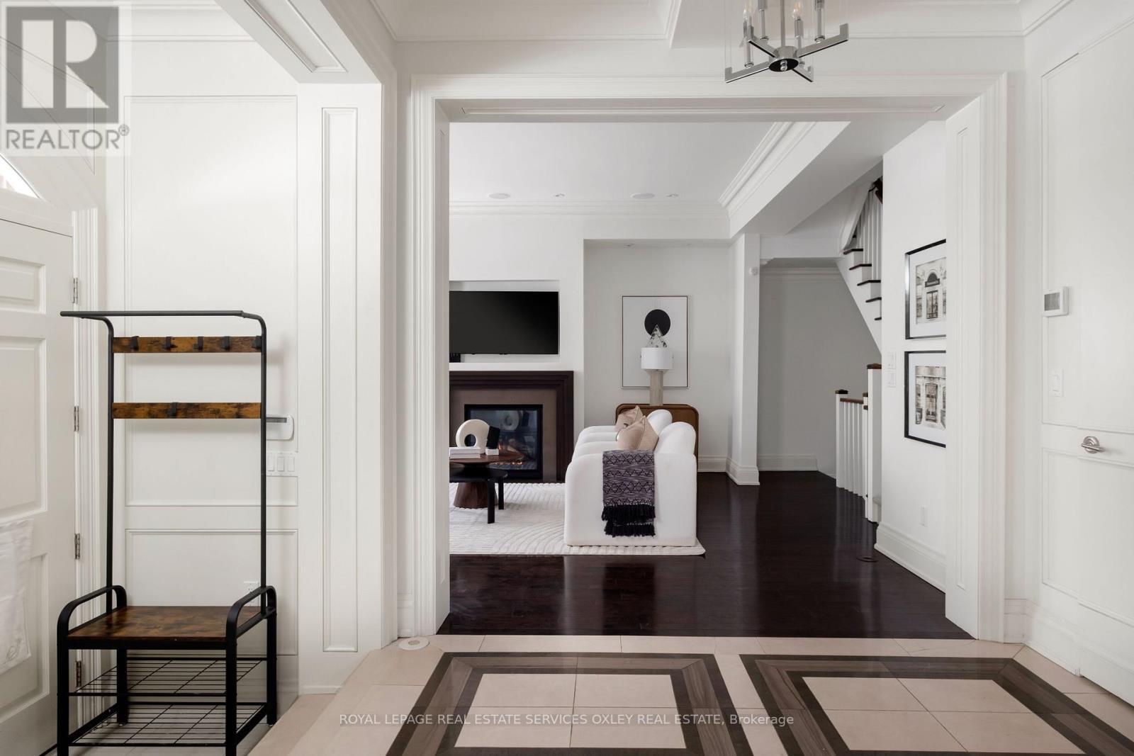 












TH D - 22 BIRCH AVENUE

,
Toronto,




Ontario
M4V1C8

