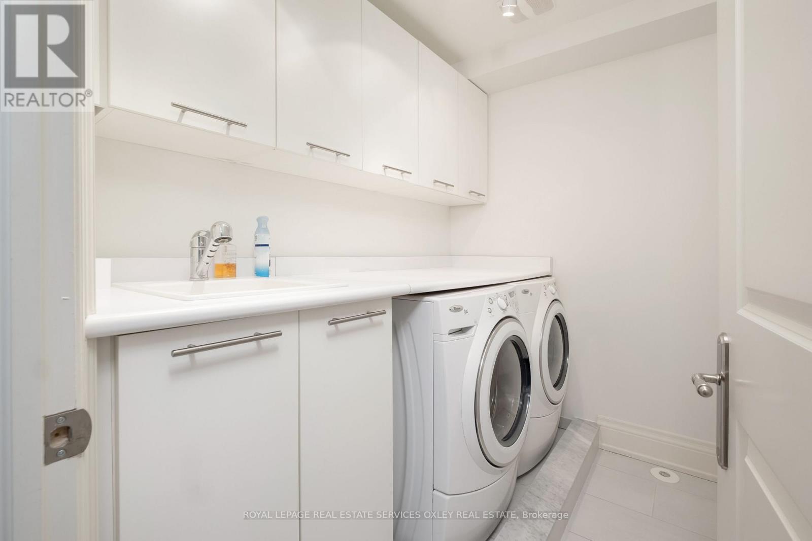 












TH D - 22 BIRCH AVENUE

,
Toronto,




Ontario
M4V1C8

