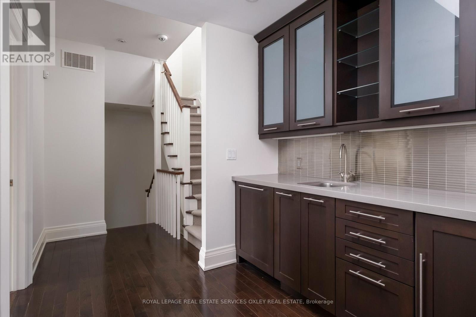 












TH D - 22 BIRCH AVENUE

,
Toronto,




Ontario
M4V1C8

