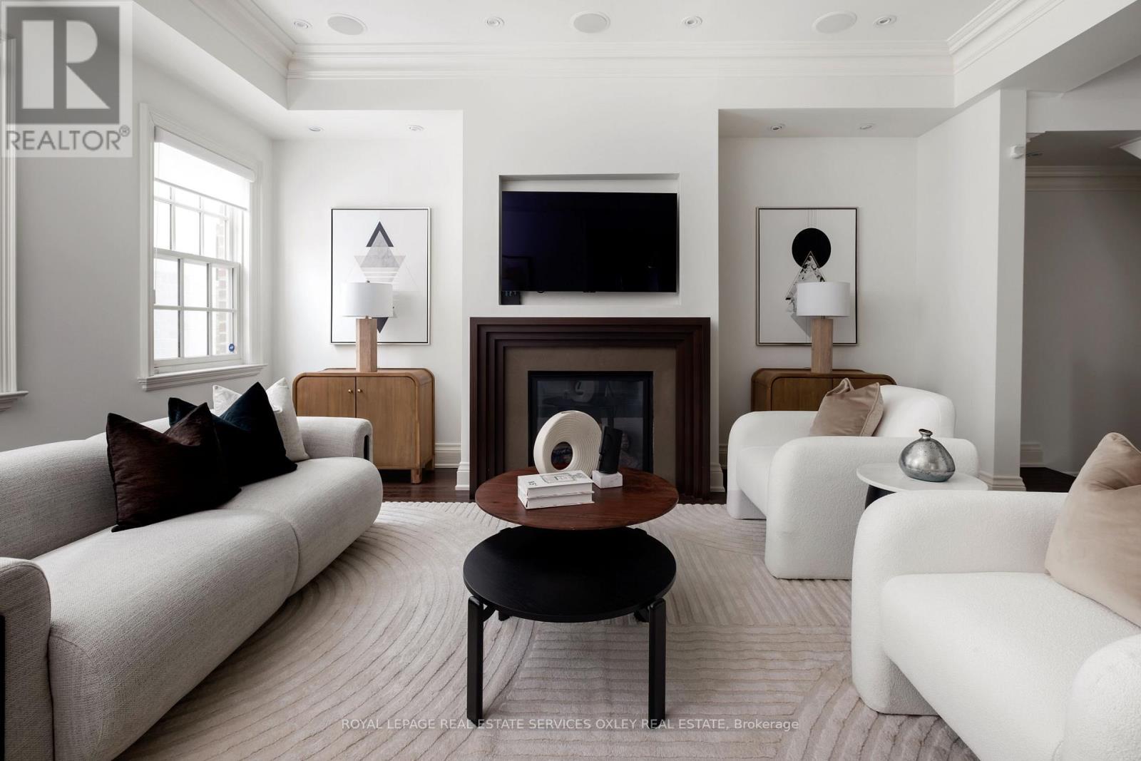 












TH D - 22 BIRCH AVENUE

,
Toronto,




Ontario
M4V1C8

