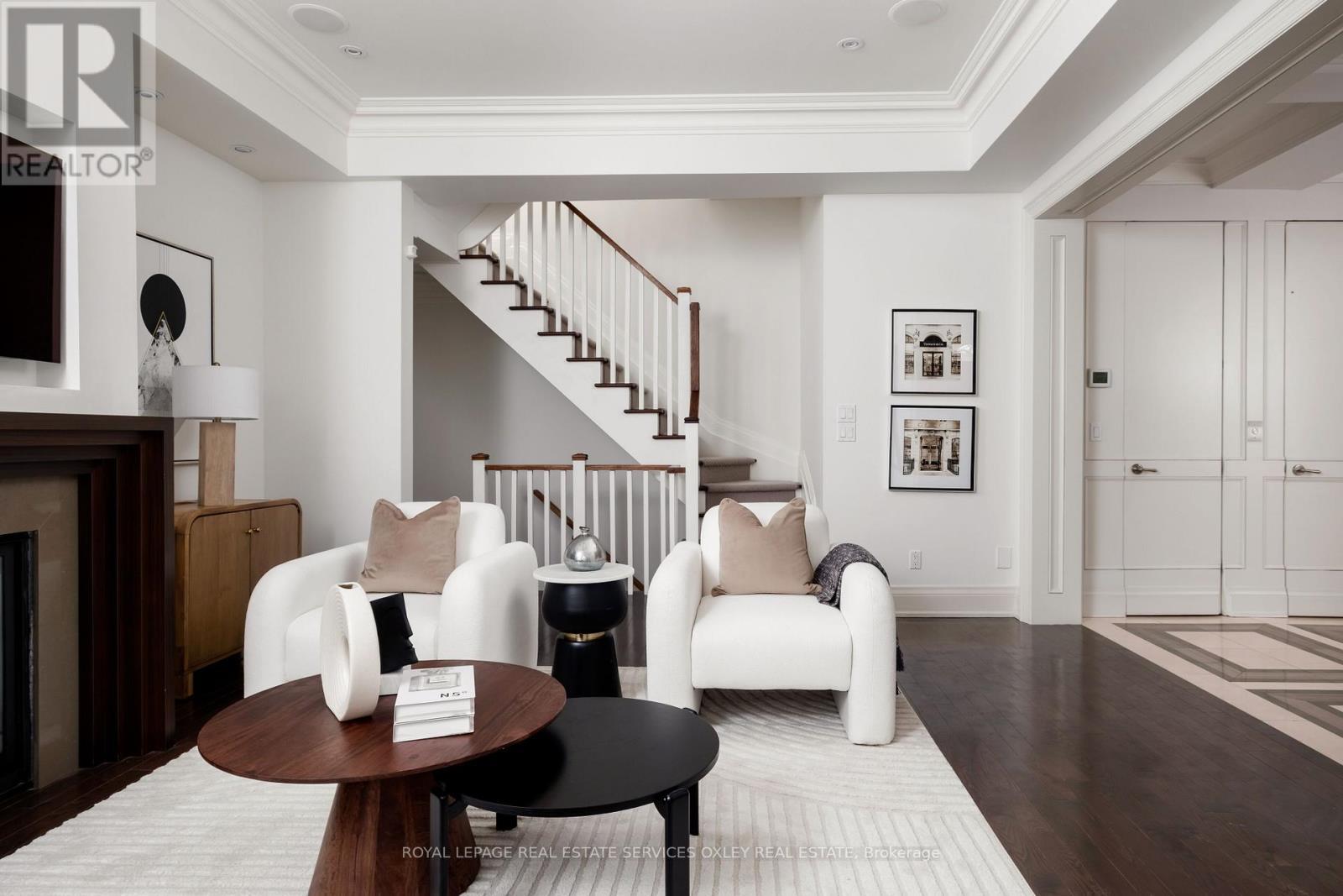 












TH D - 22 BIRCH AVENUE

,
Toronto,




Ontario
M4V1C8

