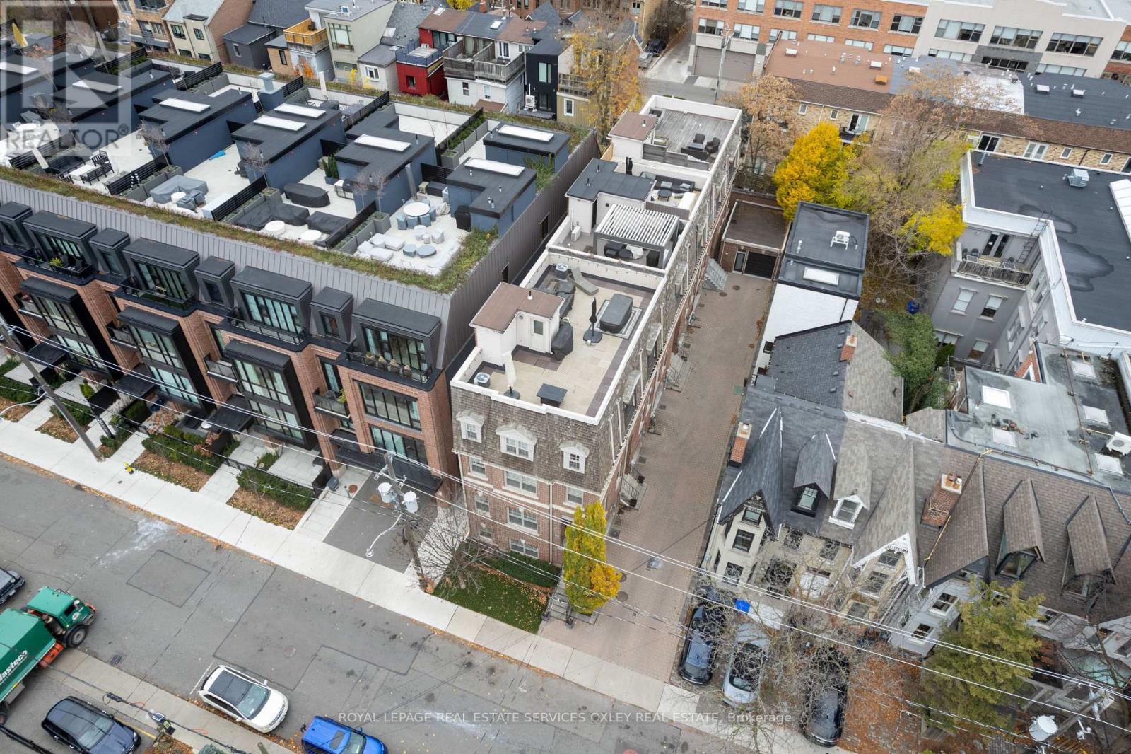 












TH D - 22 BIRCH AVENUE

,
Toronto,




Ontario
M4V1C8

