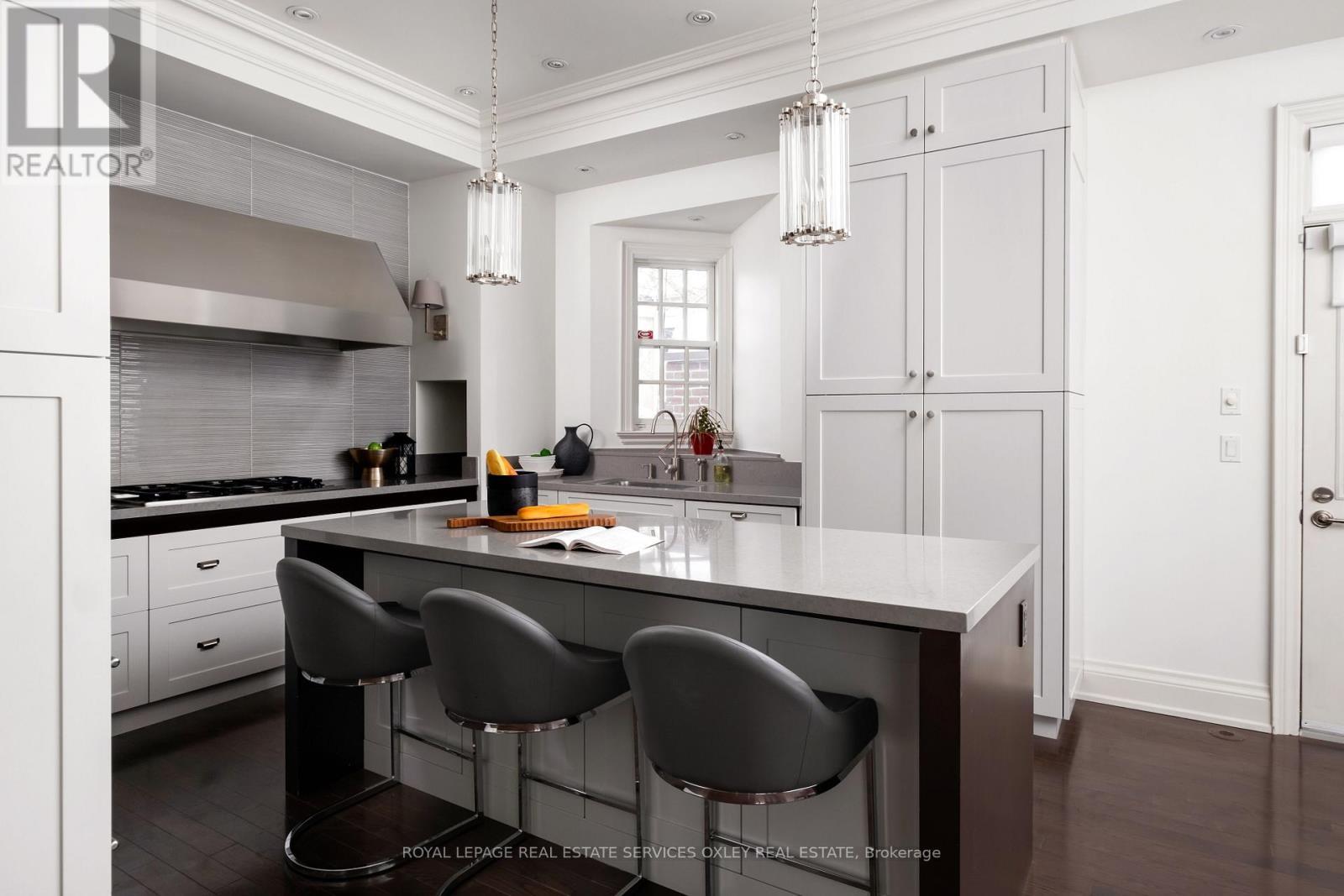 












TH D - 22 BIRCH AVENUE

,
Toronto,




Ontario
M4V1C8

