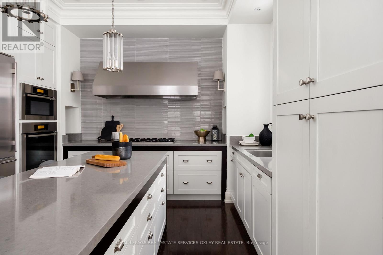 












TH D - 22 BIRCH AVENUE

,
Toronto,




Ontario
M4V1C8

