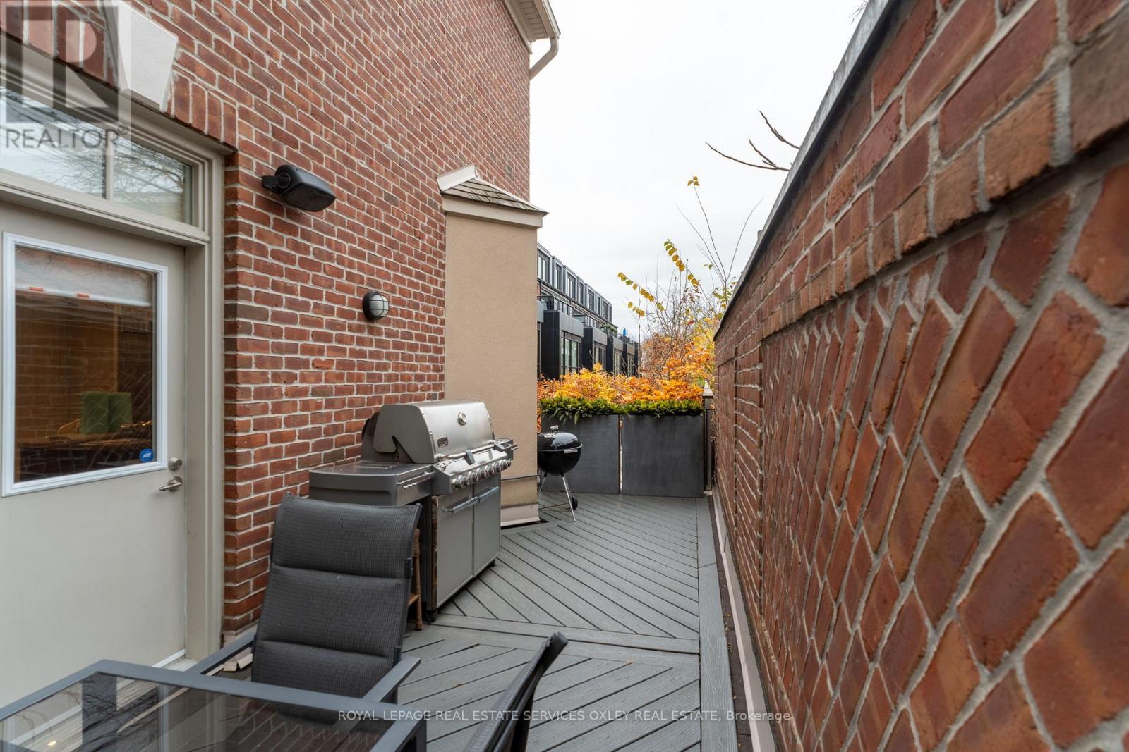 












TH D - 22 BIRCH AVENUE

,
Toronto,




Ontario
M4V1C8

