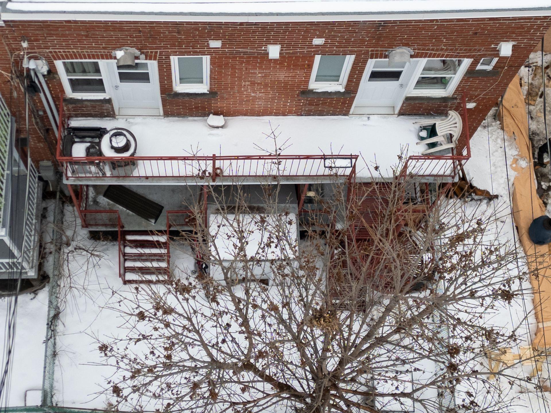 









8004


Av. Casgrain

,
Montréal (Villeray/Saint-Michel/Parc-Extension),




QC
H2R1Z3

