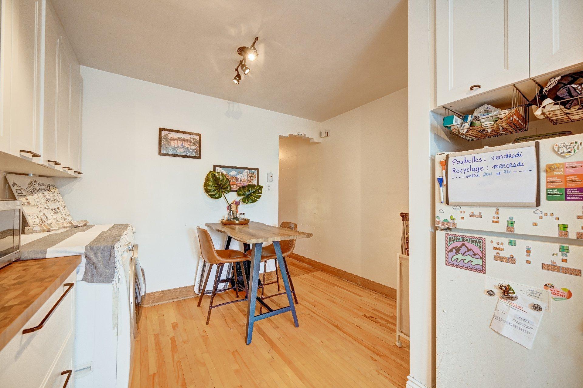 









8004


Av. Casgrain

,
Montréal (Villeray/Saint-Michel/Parc-Extension),




QC
H2R1Z3

