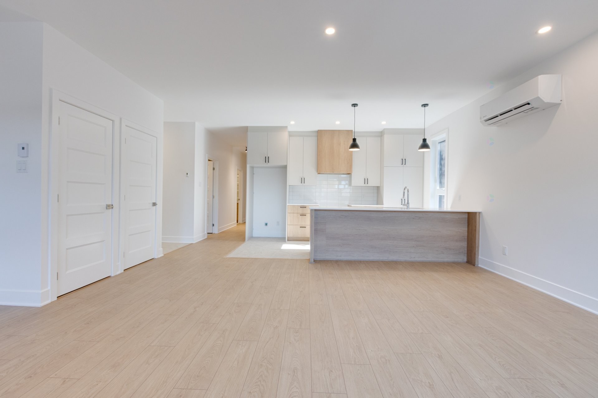 









11379


Av. L'Archevêque

,
Montréal (Montréal-Nord),




QC
H1H3B1

