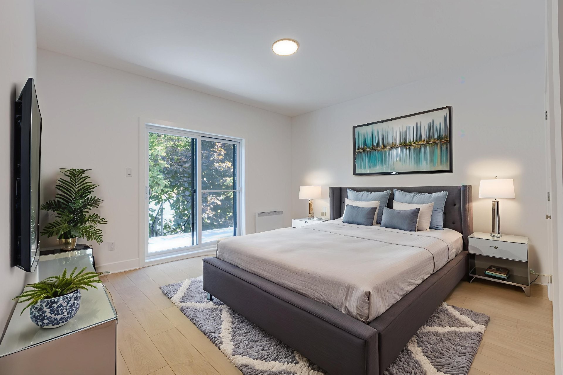 









11379


Av. L'Archevêque

,
Montréal (Montréal-Nord),




QC
H1H3B1

