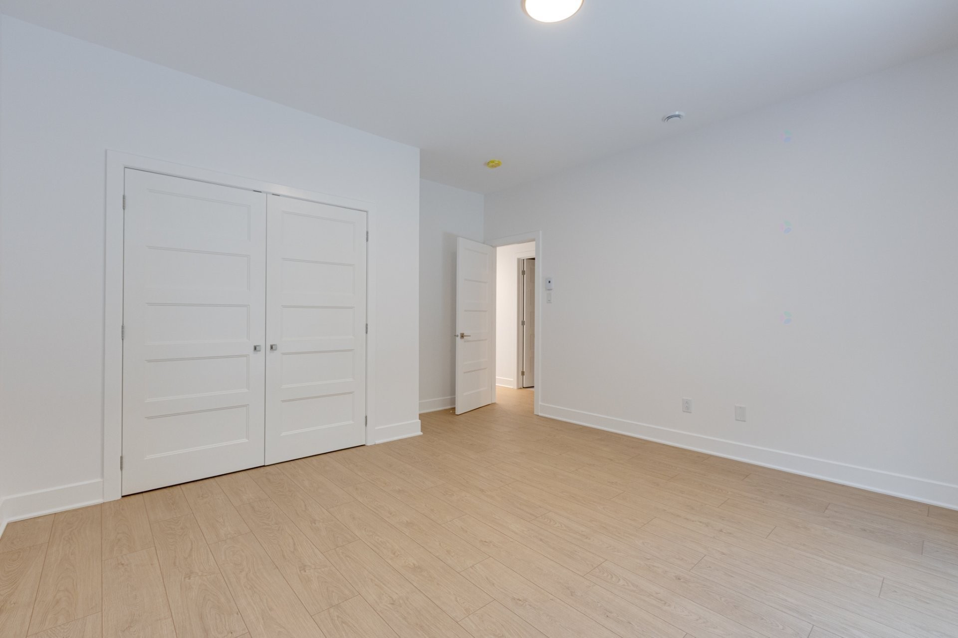 









11379


Av. L'Archevêque

,
Montréal (Montréal-Nord),




QC
H1H3B1

