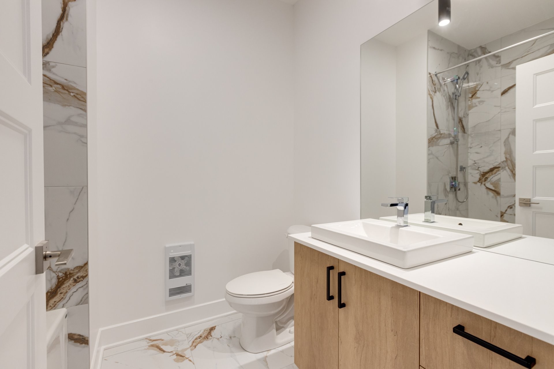 









11379


Av. L'Archevêque

,
Montréal (Montréal-Nord),




QC
H1H3B1

