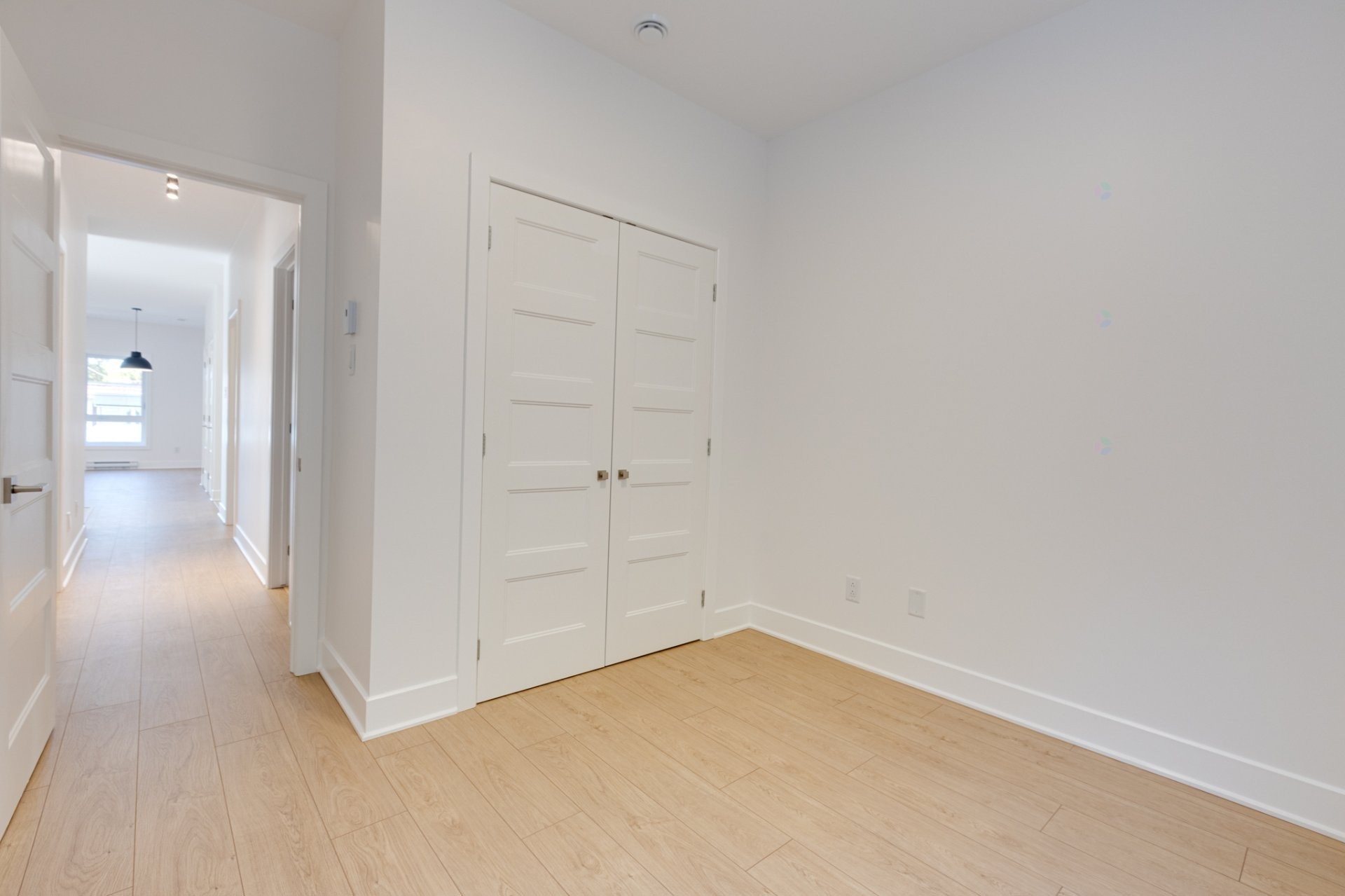 









11379


Av. L'Archevêque

,
Montréal (Montréal-Nord),




QC
H1H3B1

