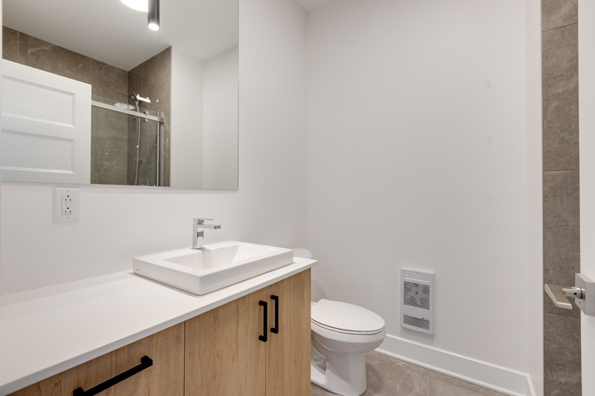 









11379


Av. L'Archevêque

,
Montréal (Montréal-Nord),




QC
H1H3B1

