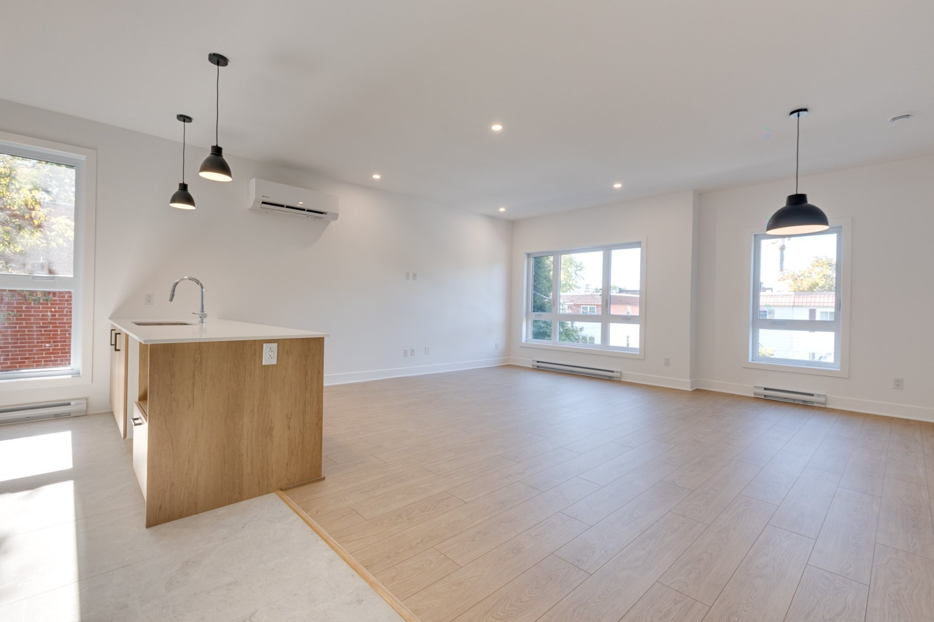 









11379


Av. L'Archevêque

,
Montréal (Montréal-Nord),




QC
H1H3B1

