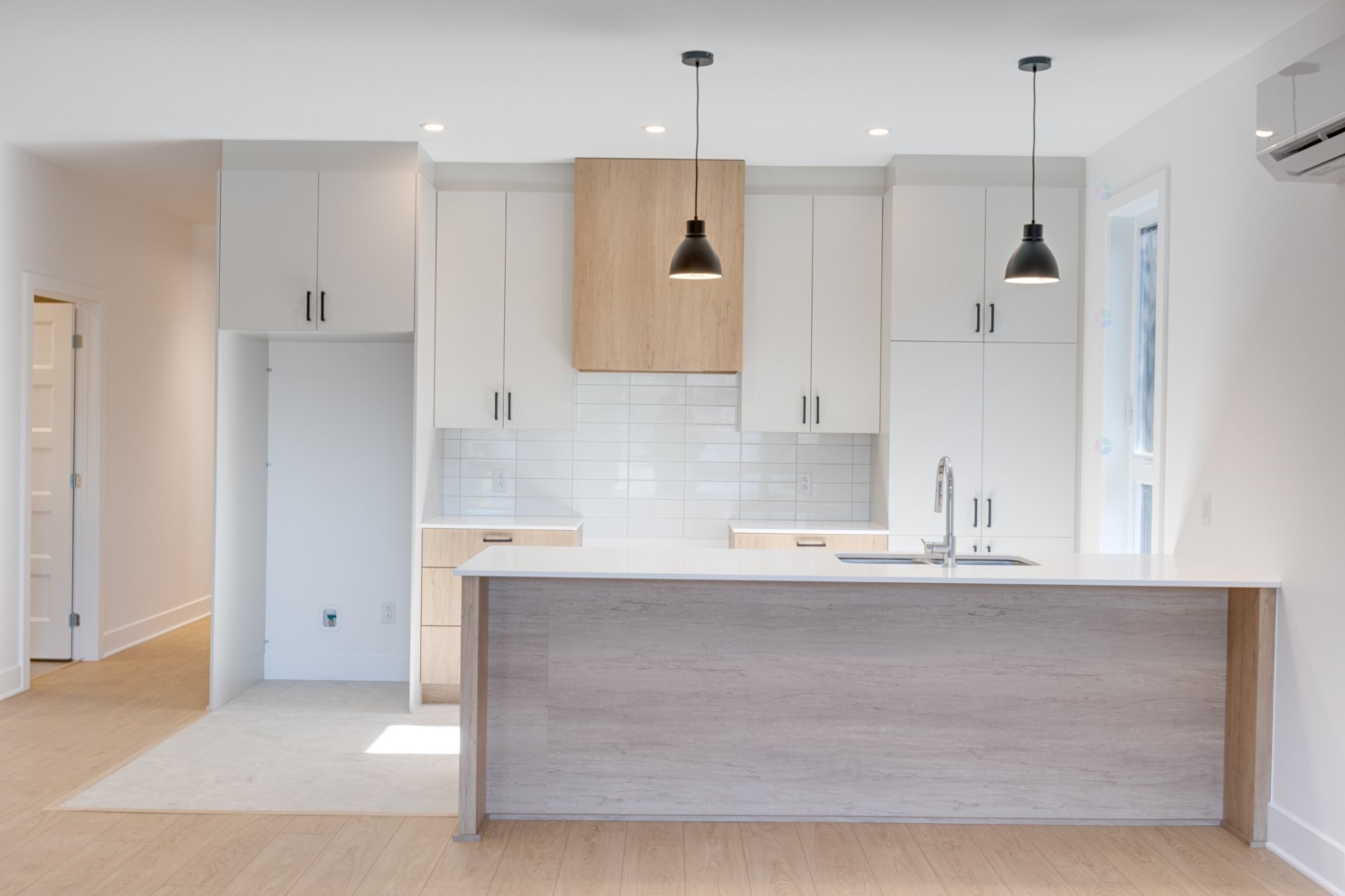 









11379


Av. L'Archevêque

,
Montréal (Montréal-Nord),




QC
H1H3B1

