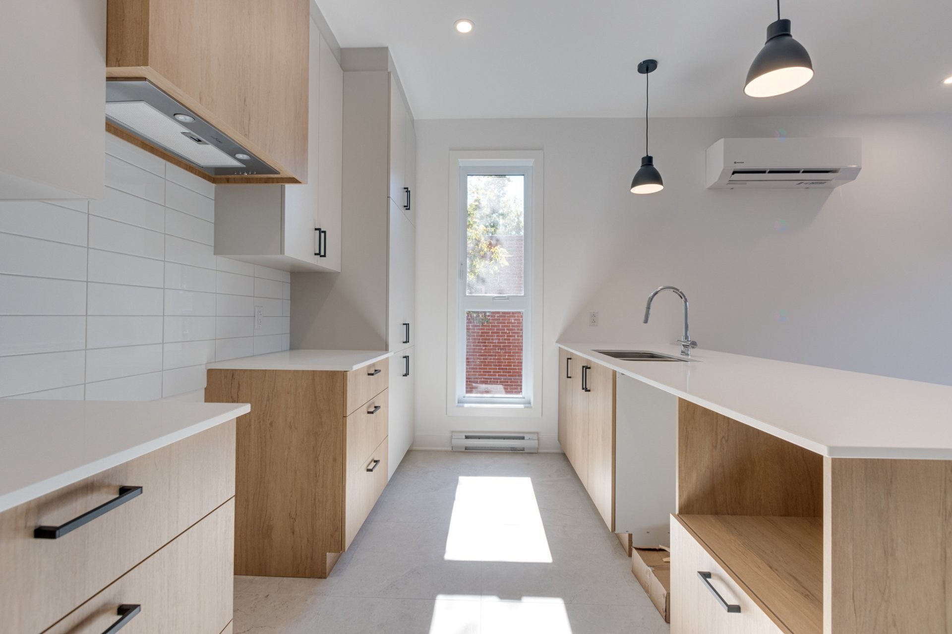 









11379


Av. L'Archevêque

,
Montréal (Montréal-Nord),




QC
H1H3B1

