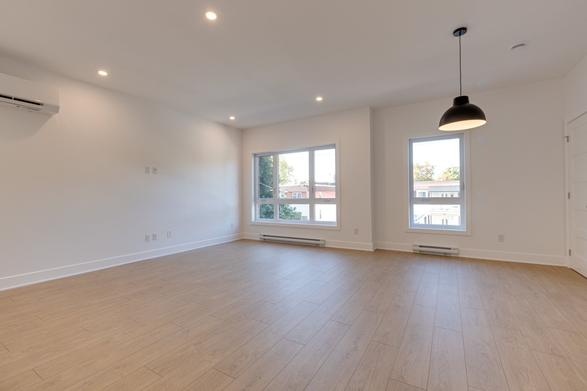 









11379


Av. L'Archevêque

,
Montréal (Montréal-Nord),




QC
H1H3B1

