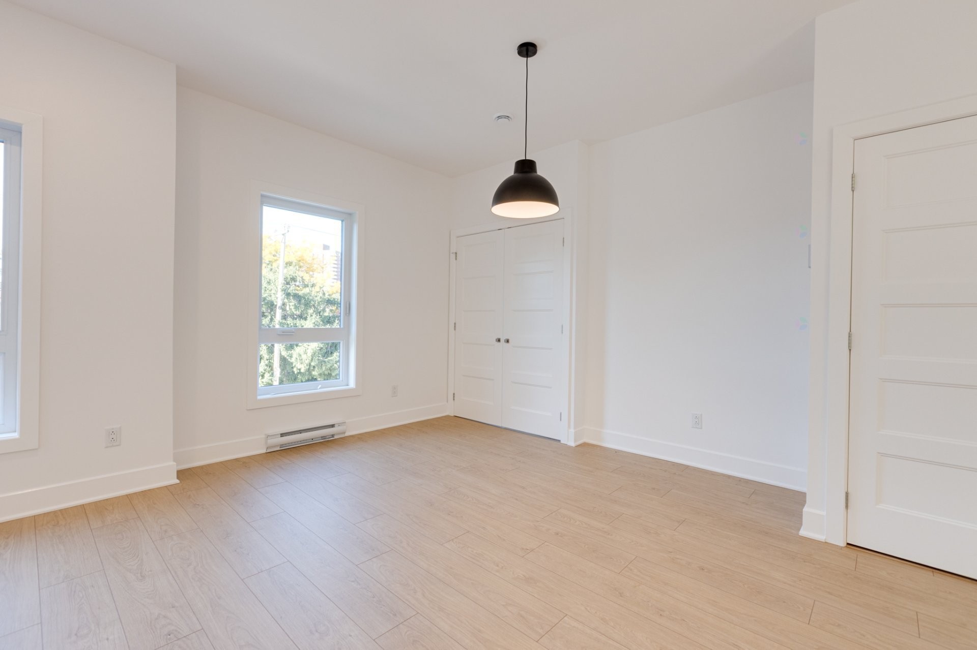 









11379


Av. L'Archevêque

,
Montréal (Montréal-Nord),




QC
H1H3B1

