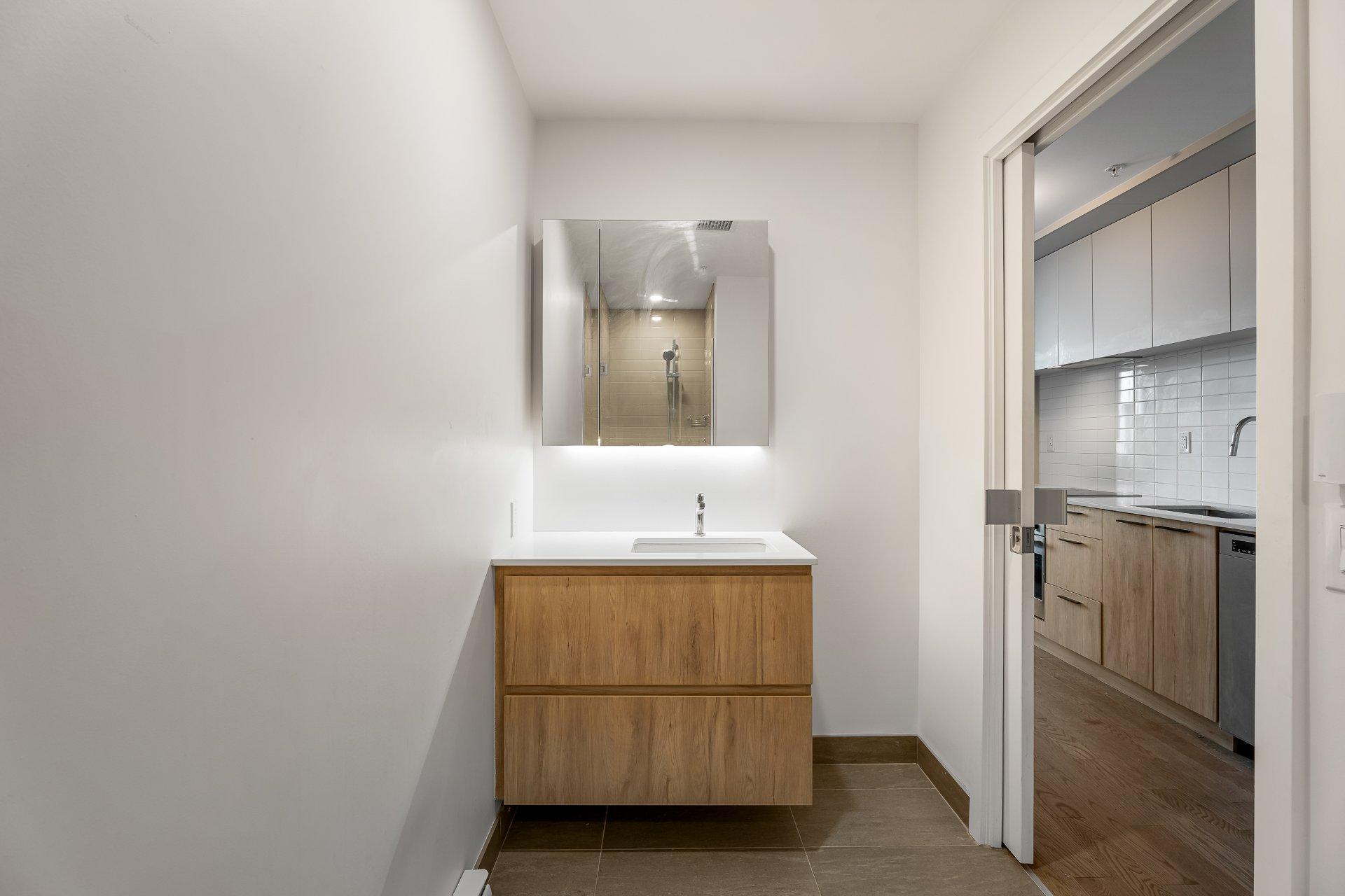 









1150


Boul. René-Lévesque E.

, 722,
Montréal (Ville-Marie),




QC
H9B1X7

