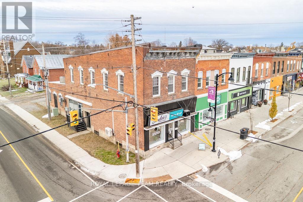 












4 ELGIN STREET W

,
Arnprior,




Ontario
K7S1N3

