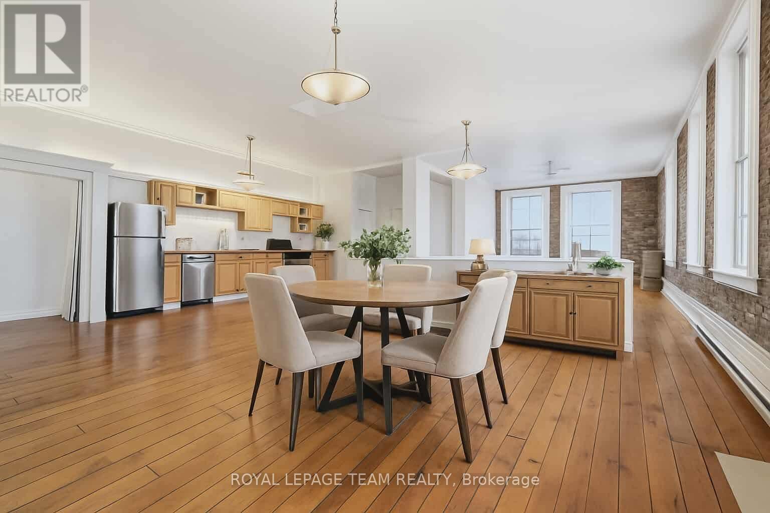 












4 ELGIN STREET W

,
Arnprior,




Ontario
K7S1N3

