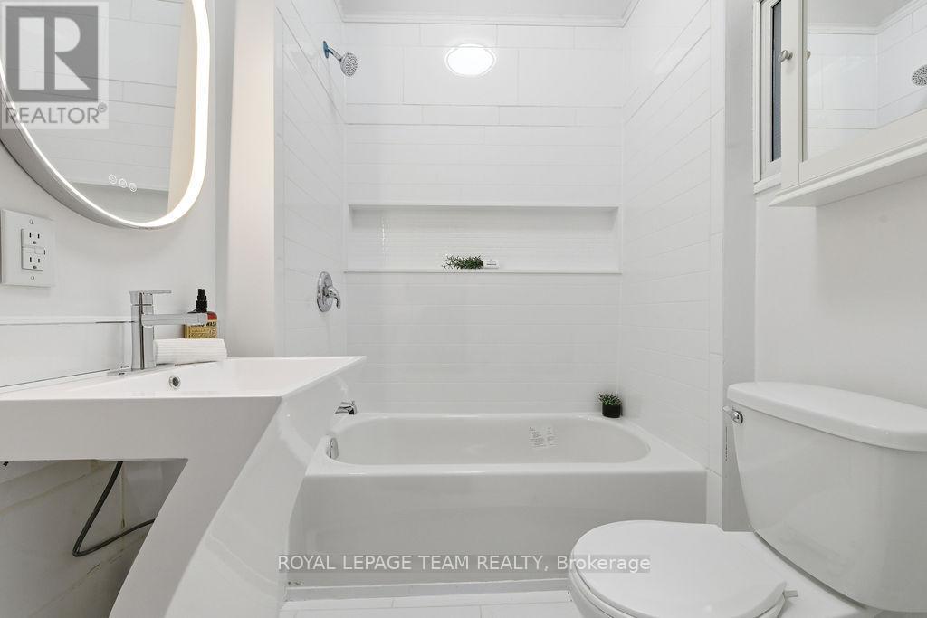 












4 ELGIN STREET W

,
Arnprior,




Ontario
K7S1N3

