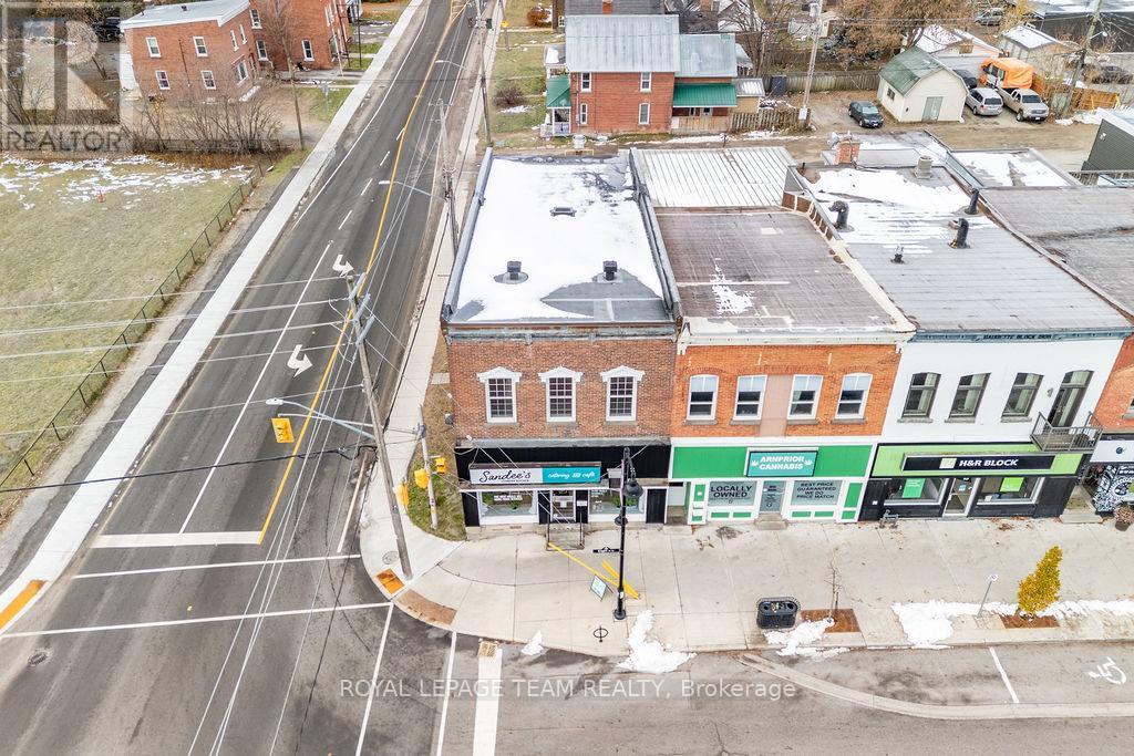 












4 ELGIN STREET W

,
Arnprior,




Ontario
K7S1N3

