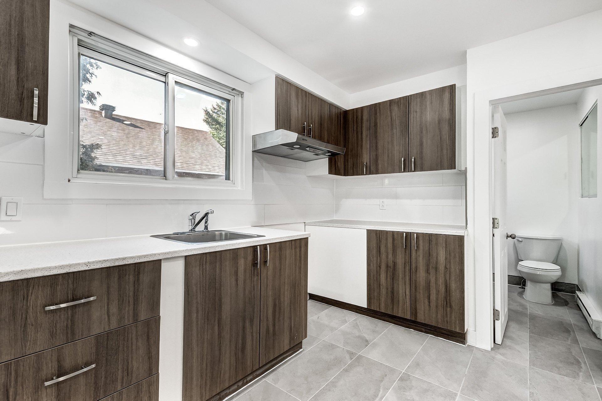 









44


Rue Brodeur

,
Longueuil (Le Vieux-Longueuil),




QC
J4J2S1

