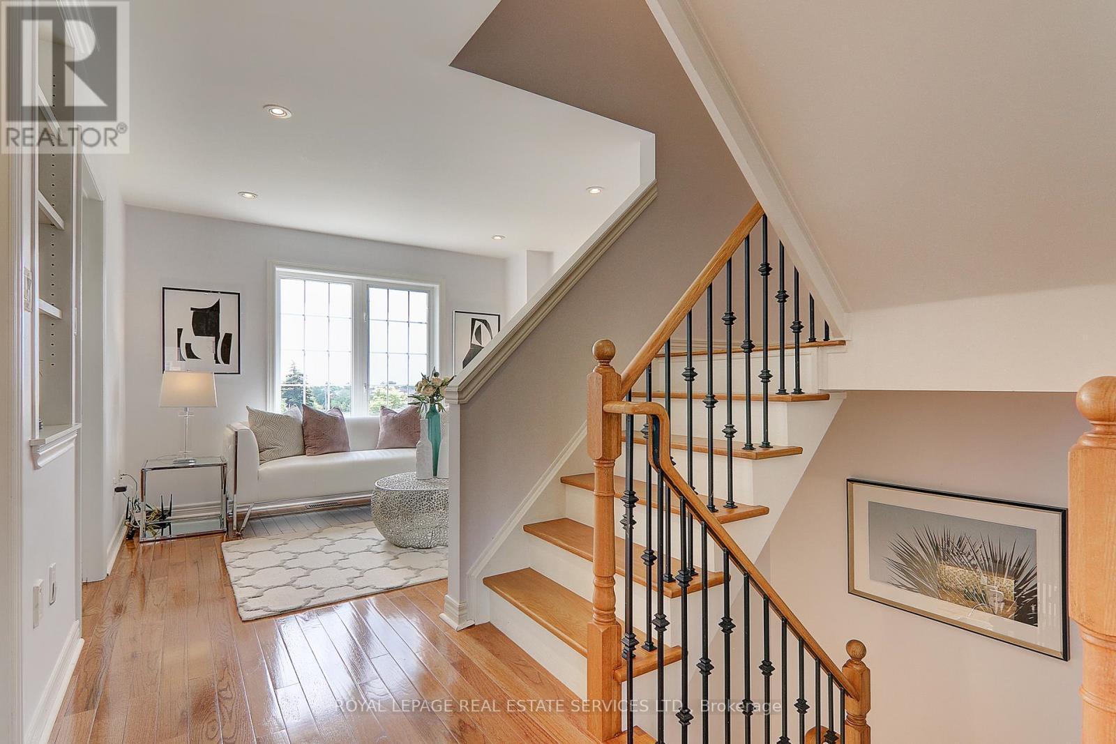 












206 ROXTON ROAD

,
Oakville,




Ontario
L6H6M8

