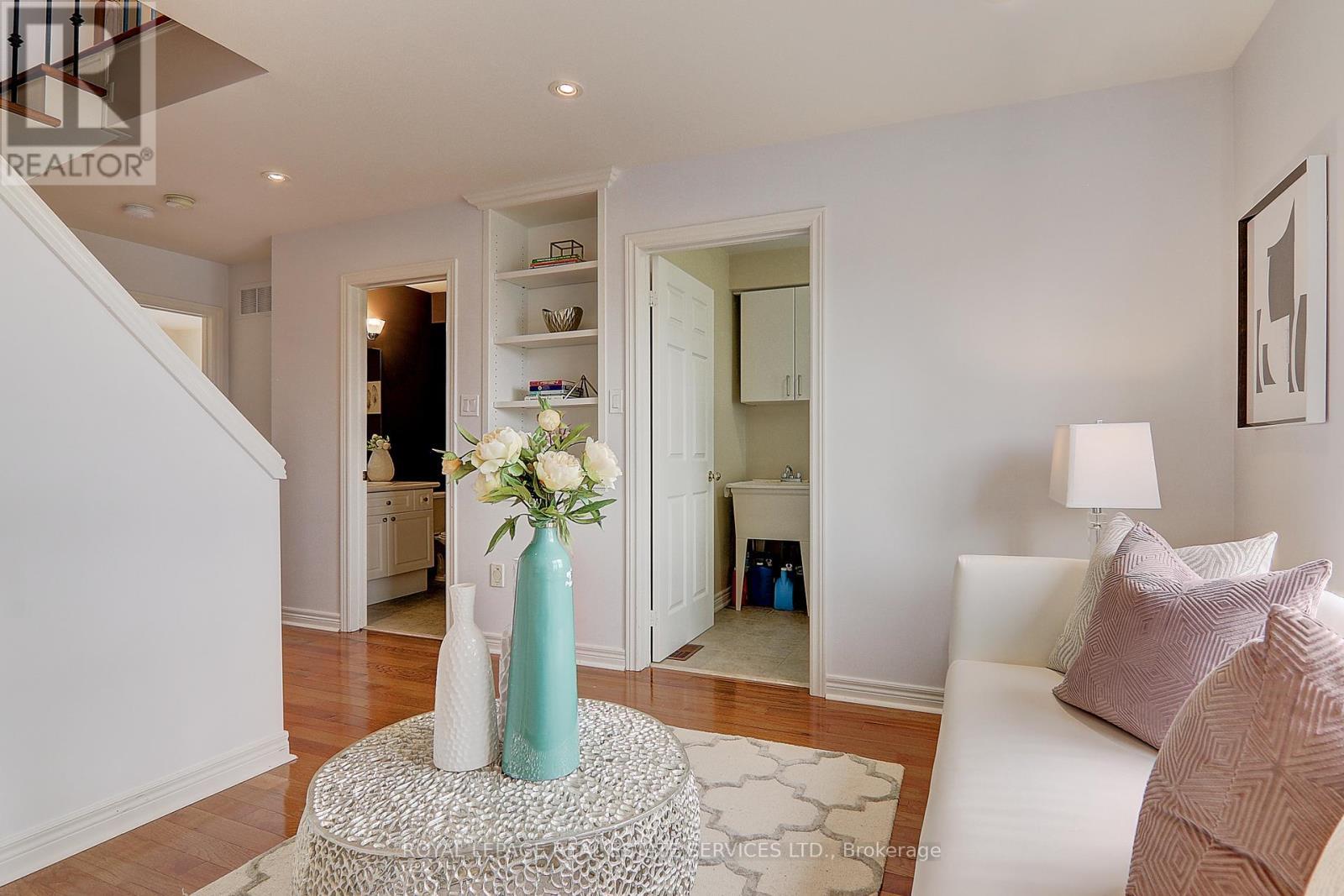 












206 ROXTON ROAD

,
Oakville,




Ontario
L6H6M8

