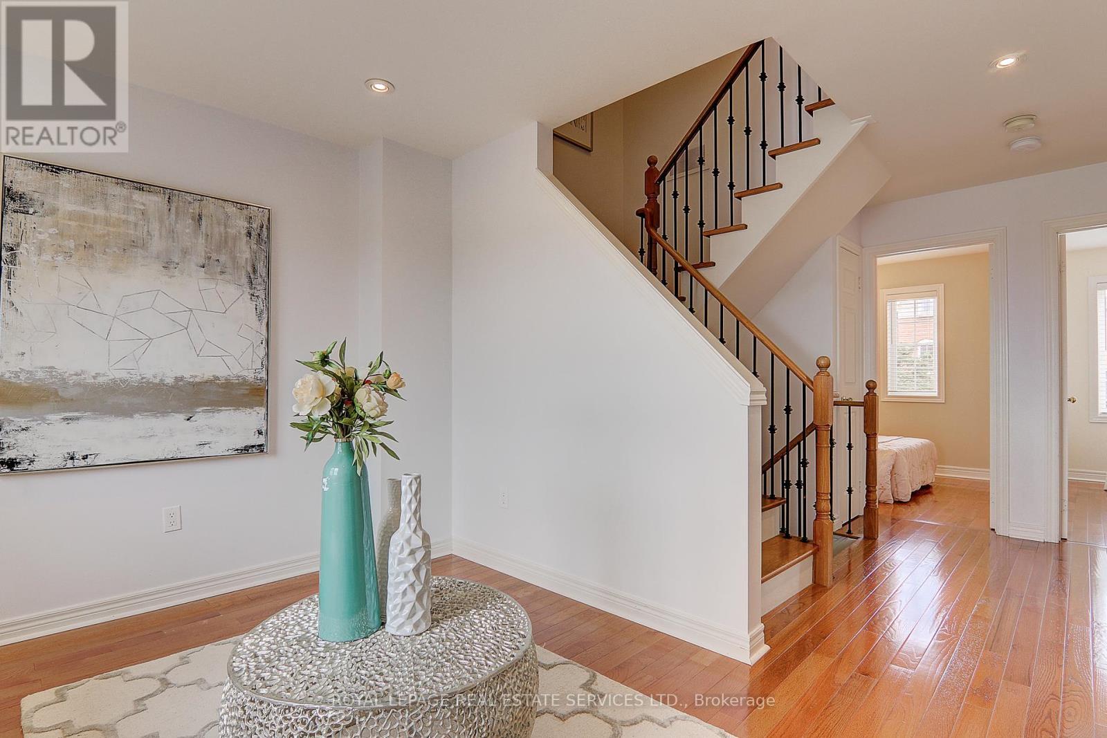 












206 ROXTON ROAD

,
Oakville,




Ontario
L6H6M8

