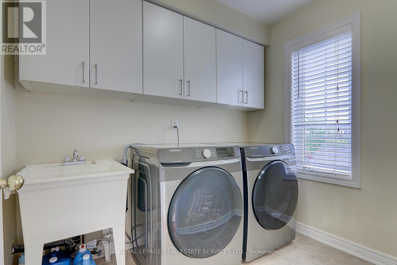 












206 ROXTON ROAD

,
Oakville,




Ontario
L6H6M8

