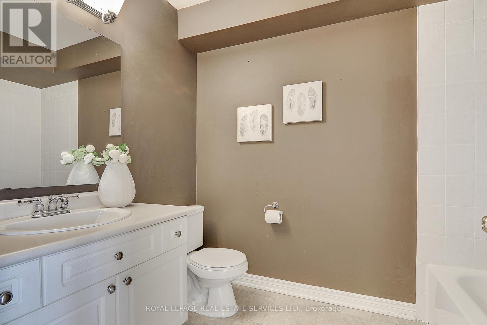 












206 ROXTON ROAD

,
Oakville,




Ontario
L6H6M8

