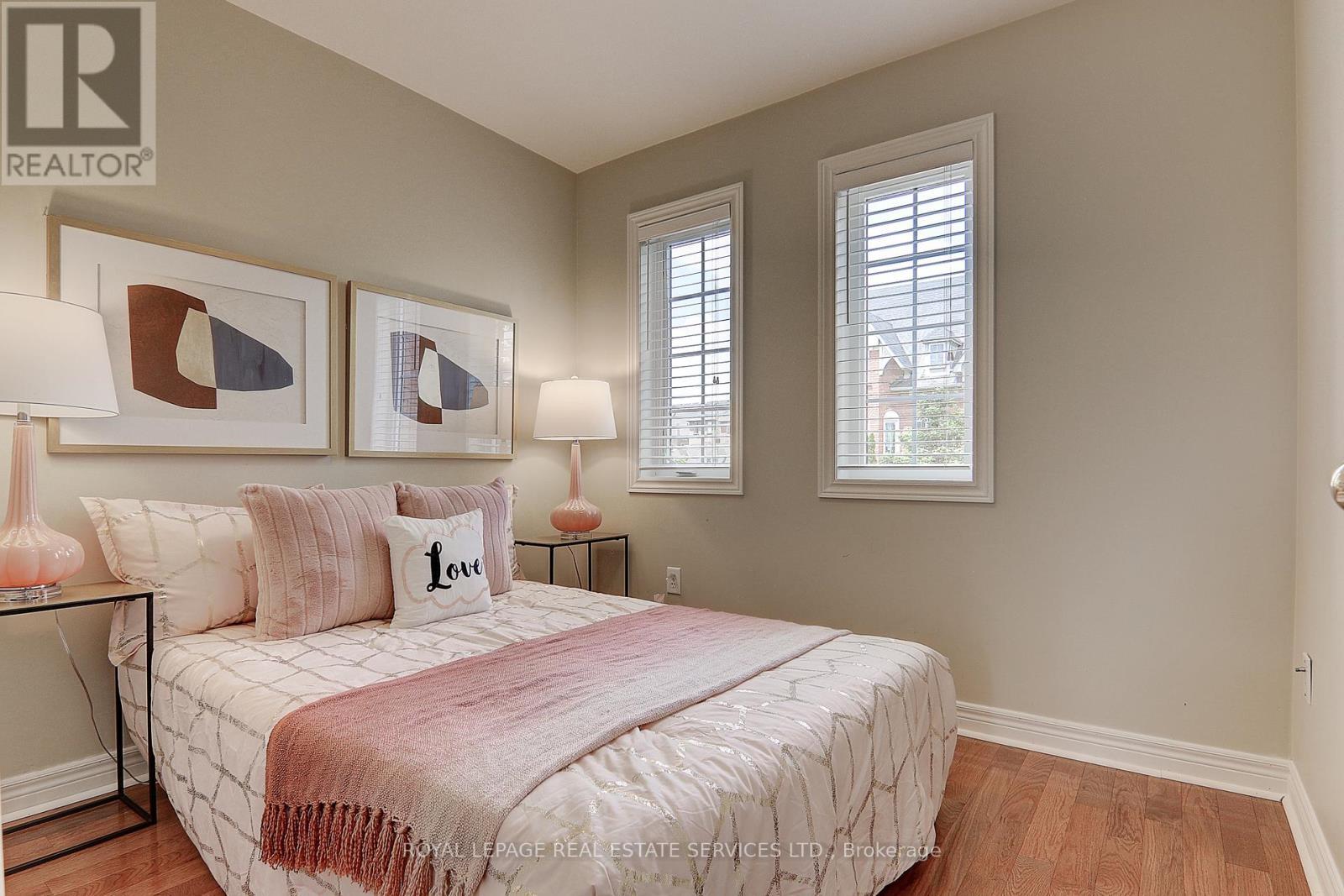 












206 ROXTON ROAD

,
Oakville,




Ontario
L6H6M8

