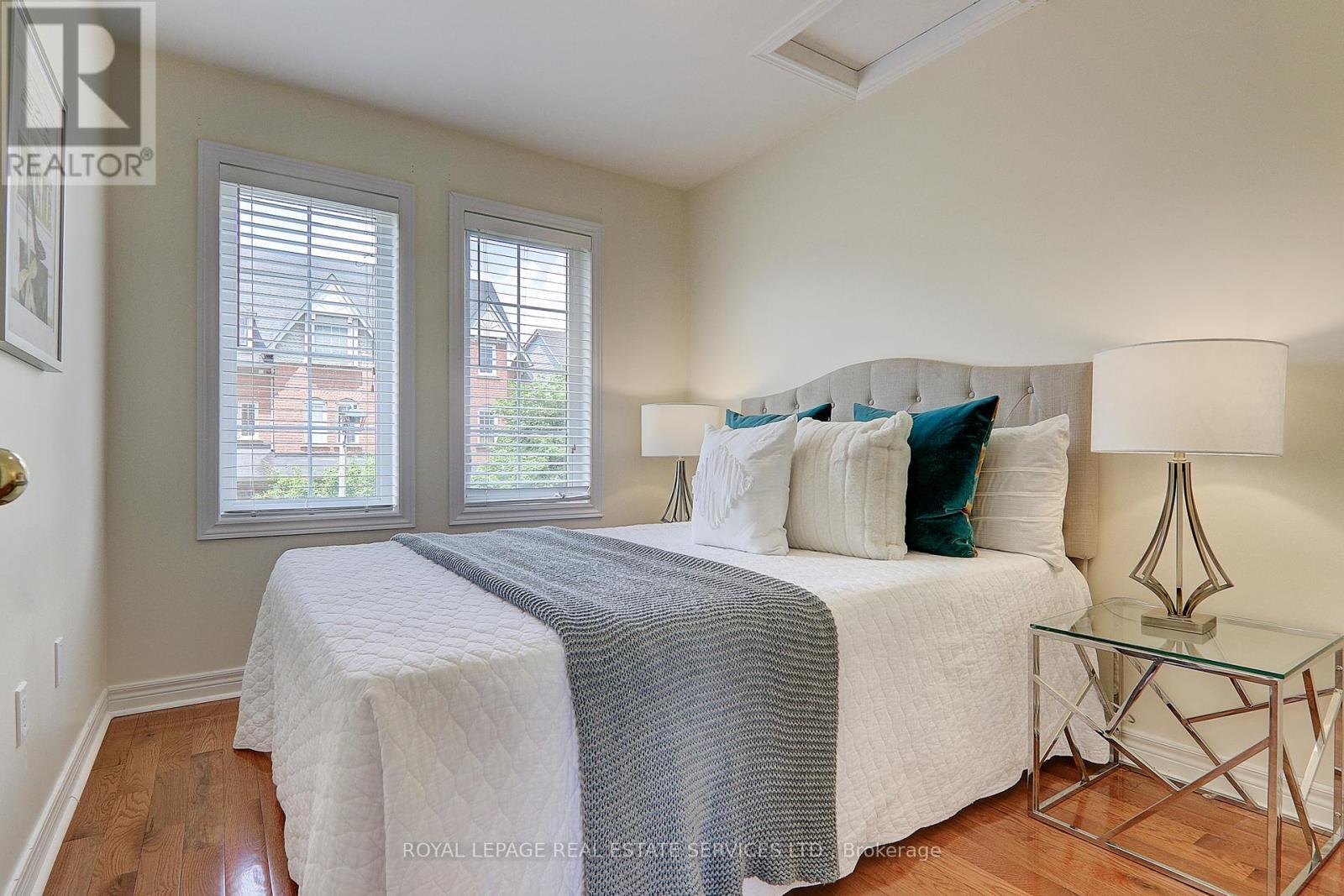 












206 ROXTON ROAD

,
Oakville,




Ontario
L6H6M8

