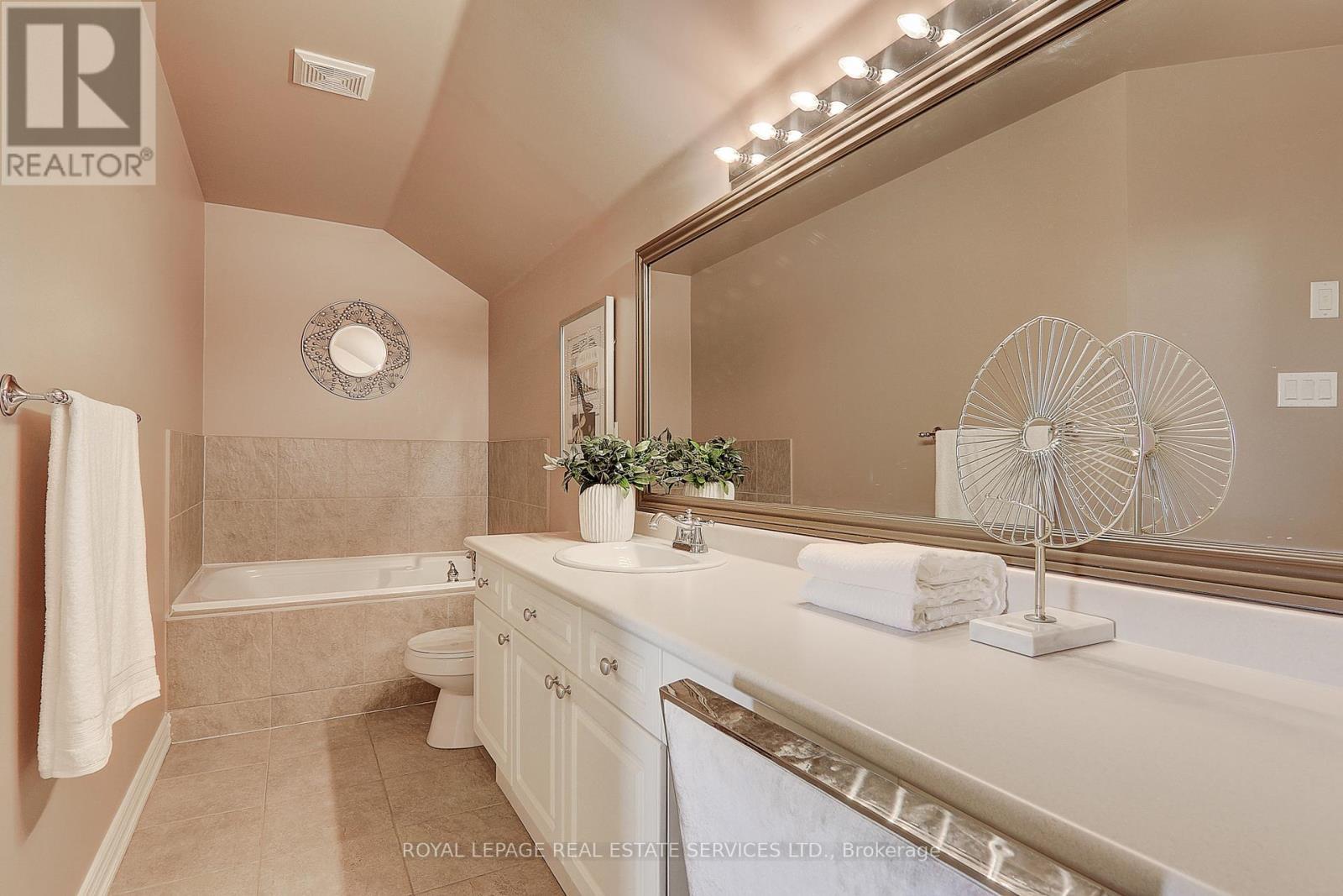 












206 ROXTON ROAD

,
Oakville,




Ontario
L6H6M8

