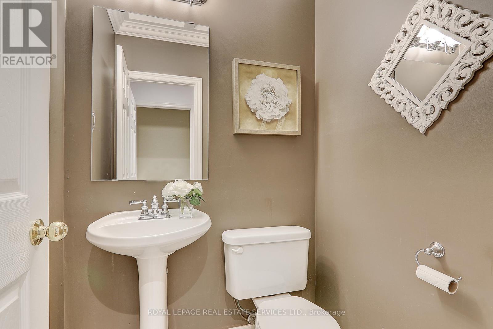 












206 ROXTON ROAD

,
Oakville,




Ontario
L6H6M8

