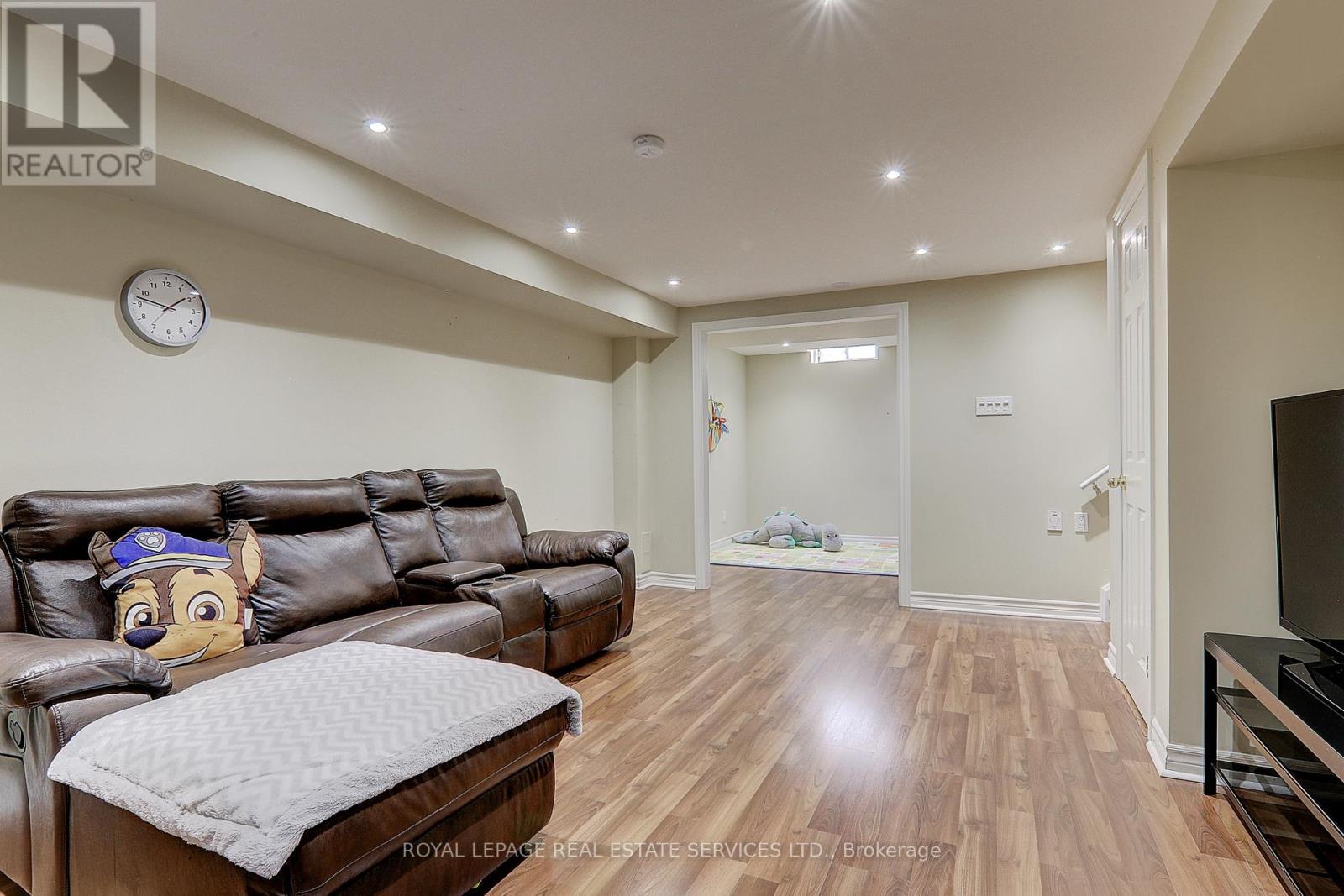 












206 ROXTON ROAD

,
Oakville,




Ontario
L6H6M8

